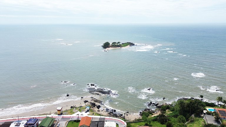 Ampla casa pertinho da praia de Itajuba