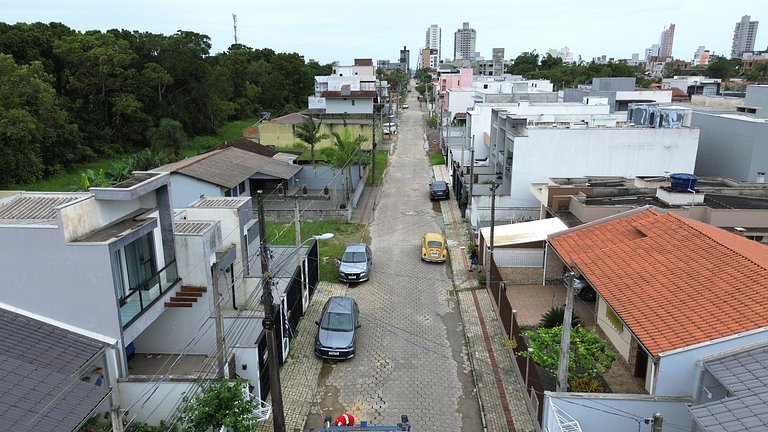 Apenas 700m do mar e 25min do Beto Carrero