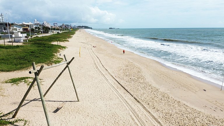 Completa casa apenas 700m da praia