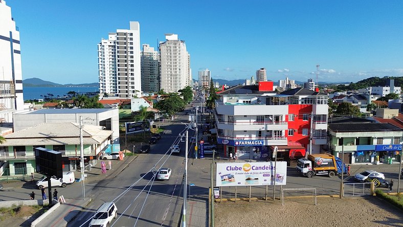 Fique na melhor região de Piçarras - 50m do mar