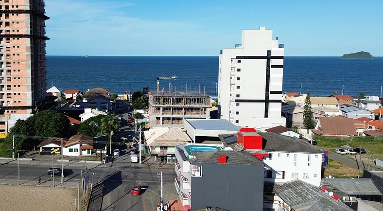 Fique na melhor região de Piçarras - 50m do mar