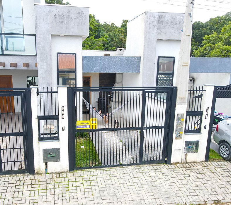 Linda casa à 700 m da praia em Balneário Piçarras